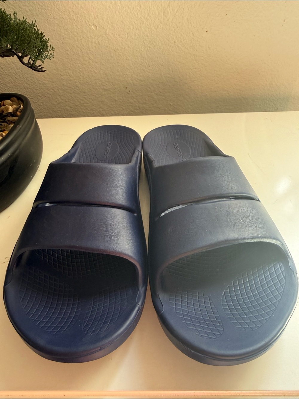 OOFOS OOaah slide sandals Men size 11 Navy Blue Slide Recovery Sandal - Picture 3 of 6